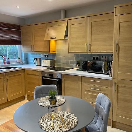 2 Bedroom Apartment Chiswick Park Tube Station Londres Exterior foto