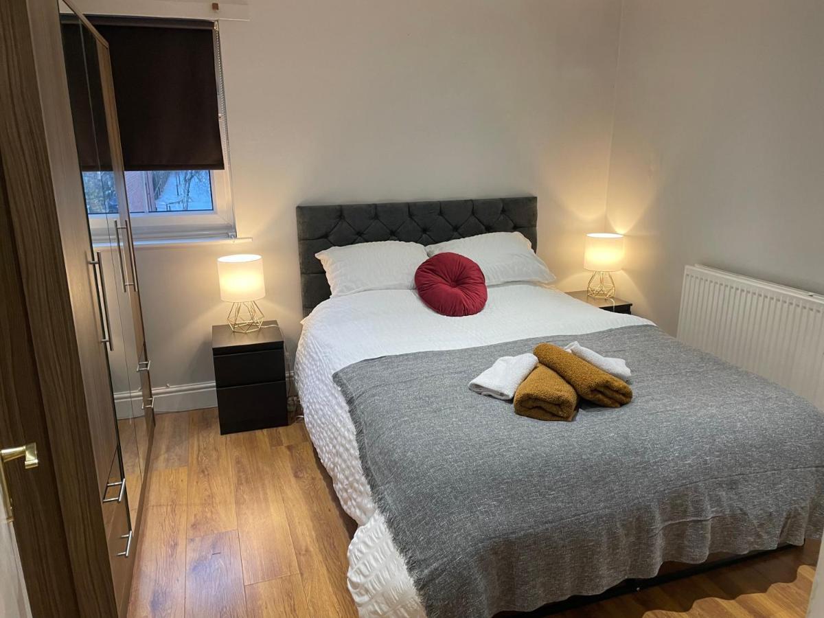 2 Bedroom Apartment Chiswick Park Tube Station Londres Exterior foto